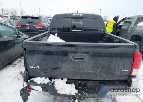 2017 Toyota Tacoma Sr5 V6 z USA, uszkodzony, nr VIN 5TFCZ5AN5HX056710